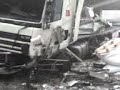 Kamion zuhant a hídról. A truck fell down from the bridge4