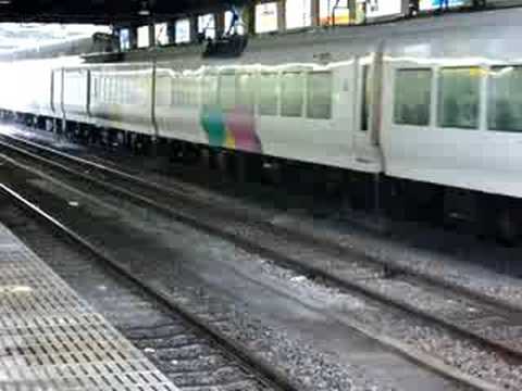 特急あずさ、甲府駅通過!