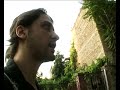 una esplorazione sonora del quartiere pigneto di roma sulle orme di almadromestica, intervento artistico psicogeografico in 7 atti: 7 eventi artistico-tematici in 7 case private.

un corpo attraversa il quartiere alla ricerca di uno spazio che sappia riconoscerlo e testimoniare della sua esistenza. la risonanza come indice di presenza e veicolo di astrazione del corpo nel luogo che lo contiene. un viaggio alla ricerca della casa-grembo, tra ci� che accade dentro e ci� che accade fuori.

interprete: daniele de santis
video: fabrizio boni http://it.youtube.com/caneperso
musiche: tamales de chipil
testi e voce: giordano giorgi
chitarra e accompagnamento vocale: lorenzo tarducci e dario cesarini
installazione a cura di: compagnia giano
performers: giordano giorgi e maddalena gana
con opere di: alessandro bellucco