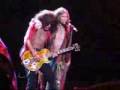 Steven Tyler jogando o lenço dele pra mim.