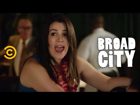 Broad City - Abbi's "Mrs. Doubtfire" Moment
