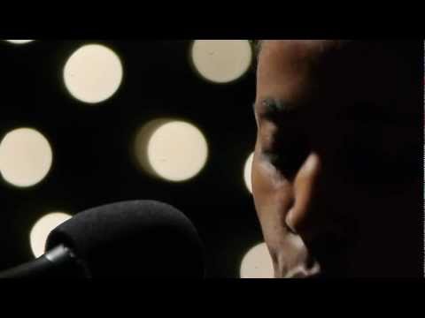 specks - Cold Specks perform