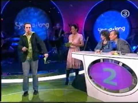 sing along - Underbara Per Andersson imiterar Siw, Tommy och Jenny, Johan och Sussie är övriga panelmedlemar.