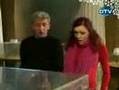 【動画】ヘビが突然いなくったと女性を脅かすドッキリ-YouTube-