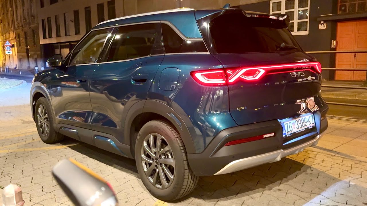 BYD ATTO 2 DM-i 2026 (EUROPE) at night - COOL LED lights, INTERIOR lights & indicators
