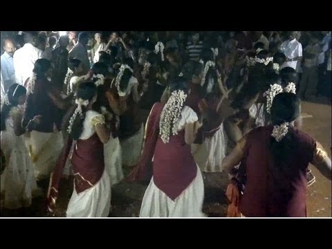 kerala girls - Beautiful village girls playing thiruvathira with drums- Very hot and veriety Art.