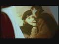bellissimo video della canzone che questo cantautore toscano ha portato al festival di san remo del 2004, tratta un tema pultroppo molto attuale: un kamikaze che decide che non si deve far esplodere per amore.
forse le parole di questa canzone sono un utopia, ma sono davvero belle. 
ps:il video non � senza audio � solo silenzioso all'inizio