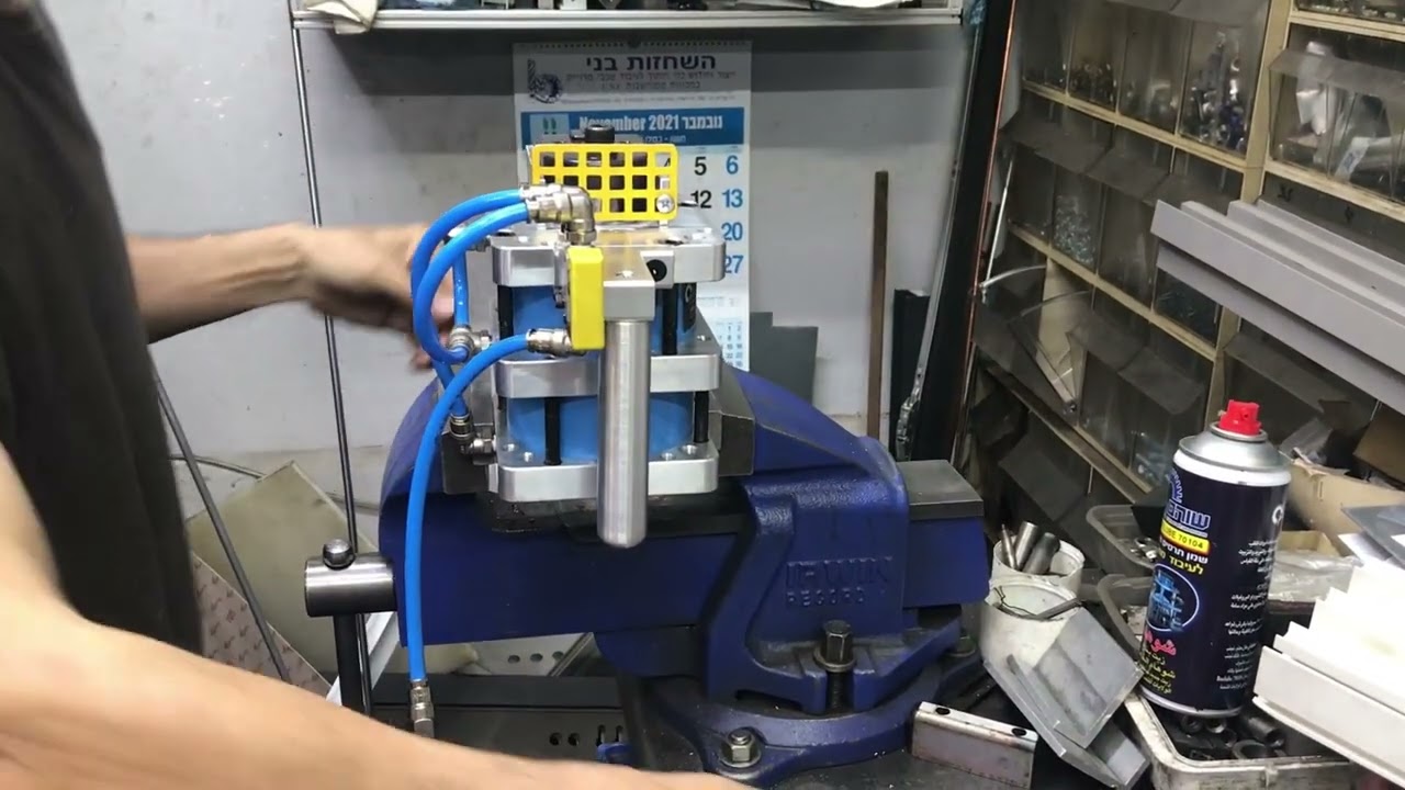 PORTABLE PNEUMATIC PRESS WITH CHANGEABLE DIES FOR WATER DRAINAGE SLOTS