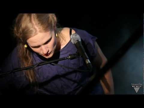 Such - Sélectionnez la HD ! http://www.bruxellesmabelle.net/artistes/anpierle http://www.facebook.com/bruxellesmabellemusicvideos En Belgique An Pierlé n'est plus à...