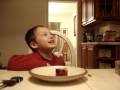 videos de Frank tries fruitcake