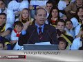 Fl-ewwel mass meeting tal-Partit Nazzjonalista f'din il-kampanja elettorali, l-Prim Ministru Lawrence Gonzi wassal messagg ta' fiducja shiha fil-poplu Malti ghall-gejjieni. Id-diskors fuq il-Fosos tal-Floriana kien karatterizzat mill-messagg li flimkien kollox possibbli u li pajjizna kapaci jaghmel success mill-futur fl-oqsma tax-Xoghol, l-Edukazzjoni, l-Ambjent u s-Sahha.Il-Prim Ministru qal ukoll li l-Partit Nazzjonalista jemmen fil-Familja u fiz-Zghazagh, u dan qed jurih bl-investiment qawwi fl-Edukazzjoni u l-postijiet tax-xoghol li qed joħloq fl-IT. B'kuntrast, il-Partit Laburista kapaci jnissel biss biza' u qtiegh il-qalb li jkompli jwerwer bil-barranin.