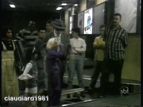 Llevando personas en las maletas - Cámara Oculta
