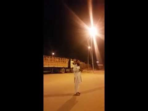 بالفيديو.. باكستاني يُثير الهلع في نفوس سكان النويعمة في وادي الدواسر