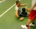 combat de sumot de deux basketeurs