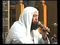 مقطع من نشيد  ليس الغريب غريب الشام واليمنللشيخ محمود المصريحلقة تفسير سورة (ق)لَيْسَ الغَريبُ غَريبَ الشَّأمِ واليَمَنِ ... إِنَّ الغَريبَ غَريبُ اللَّحدِ والكَفَنِإِنَّ الغَريِبَ لَهُ حَقٌّ لِغُرْبَتـِهِ ... على الْمُقيمينَ في الأَوطــانِ والسَّكَنِسَفَري بَعيدٌ وَزادي لَنْ يُبَلِّغَنـي ... وَقُوَّتي ضَعُفَتْ والمـوتُ يَطلُبُنـيوَلي بَقايــا ذُنوبٍ لَسْتُ أَعْلَمُها ... الله يَعْلَمُهــا في السِّرِ والعَلَنِمـَا أَحْلَمَ اللهَ عَني حَيْثُ أَمْهَلَني ... وقَدْ تَمـادَيْتُ في ذَنْبي ويَسْتُرُنِيتَمُرُّ سـاعـاتُ أَيّـَامي بِلا نَدَمٍ ... ولا بُكاءٍ وَلاخَـوْفٍ ولا حـَزَنِأَنَـا الَّذِي أُغْلِقُ الأَبْوابَ مُجْتَهِداً ... عَلى المعاصِي وَعَيْنُ اللهِ تَنْظُرُنـييَـا زَلَّةً كُتِبَتْ في غَفْلَةٍ ذَهَبَتْ ... يَـا حَسْرَةً بَقِيَتْ في القَلبِ تُحْرِقُنيدَعْني أَنُوحُ عَلى نَفْسي وَأَنْدِبُـهـا ... وَأَقْطَعُ الدَّهْرَ بِالتَّذْكِيـرِ وَالحَزَنِكَأَنَّني بَينَ تلك الأَهلِ مُنطَرِحــَاً ... عَلى الفِراشِ وَأَيْديهِمْ تُقَلِّبُنــيوَقد أَتَوْا بِطَبيبٍ كَـيْ يُعالِجَنـي ... وَلَمْ أَرَ الطِّبَّ هـذا اليـومَ يَنْفَعُنيواشَتد نَزْعِي وَصَار المَوتُ يَجْذِبُـها  ... مِن كُلِّ عِرْقٍ بِلا رِفقٍ ولا هَوَنِواستَخْرَجَ الرُّوحَ مِني في تَغَرْغُرِها ... وصـَارَ رِيقي مَريراً حِينَ غَرْغَرَنيوَغَمَّضُوني وَراحَ الكُلُّ وانْصَرَفوا ... بَعْدَ الإِياسِ وَجَدُّوا في شِرَا الكَفَنِوَقـامَ مَنْ كانَ حِبَّ النّاسِ في عَجَلٍ ... نَحْوَ المُغَسِّلِ يَأْتينـي يُغَسِّلُنــيوَقــالَ يـا قَوْمِ نَبْغِي غاسِلاً حَذِقاً ... حُراً أَرِيباً لَبِيبـاً عَارِفـاً فَطِنِفَجــاءَني رَجُلٌ مِنْهُمْ فَجَرَّدَني ... مِنَ الثِّيــابِ وَأَعْرَاني وأَفْرَدَنيوَأَوْدَعوني عَلى الأَلْواحِ مُنْطَرِحـاً ... وَصـَارَ فَوْقي خَرِيرُ الماءِ يَنْظِفُنيوَأَسْكَبَ الماءَ مِنْ فَوقي وَغَسَّلَني ... غُسْلاً ثَلاثاً وَنَادَى القَوْمَ بِالكَفَنِوَأَلْبَسُوني ثِيابـاً لا كِمامَ لهـا ... وَصارَ زَادي حَنُوطِي حيـنَ حَنَّطَنيوأَخْرَجوني مِنَ الدُّنيـا فَوا أَسَفاً ... عَلى رَحِيـلٍ بِلا زادٍ يُبَلِّغُنـيوَحَمَّلوني على الأْكتـافِ أَربَعَةٌ ... مِنَ الرِّجـالِ وَخَلْفِي مَنْ يُشَيِّعُنيوَقَدَّموني إِلى المحرابِ وانصَرَفوا ... خَلْفَ الإِمـَامِ فَصَلَّى ثـمّ وَدَّعَنيصَلَّوْا عَلَيَّ صَلاةً لا رُكوعَ لهـا ... ولا سُجـودَ لَعَلَّ اللـهَ يَرْحَمُنيوَأَنْزَلوني إلـى قَبري على مَهَلٍ ... وَقَدَّمُوا واحِداً مِنهـم يُلَحِّدُنـيوَكَشَّفَ الثّوْبَ عَن وَجْهي لِيَنْظُرَني ... وَأَسْكَبَ الدَّمْعَ مِنْ عَيْنيهِ أَغْرَقَنيفَقامَ مُحتَرِمــاً بِالعَزمِ مُشْتَمِلاً ... وَصَفَّفَ اللَّبِنَ مِنْ فَوْقِي وفـارَقَنيوقَالَ هُلُّوا عليه التُّرْبَ واغْتَنِموا ... حُسْنَ الثَّوابِ مِنَ الرَّحمنِ ذِي المِنَنِفي ظُلْمَةِ القبرِ لا أُمٌّ هنــاك ولا ... أَبٌ شَفـيقٌ ولا أَخٌ يُؤَنِّسُنــيفَرِيدٌ .. وَحِيدُ القبرِ، يــا أَسَفـاً ... عَلى الفِراقِ بِلا عَمَلٍ يُزَوِّدُنـيوَهالَني صُورَةً في العينِ إِذْ نَظَرَتْ ... مِنْ هَوْلِ مَطْلَعِ ما قَدْ كان أَدهَشَنيمِنْ مُنكَرٍ ونكيرٍ مـا أَقولُ لهم ... قَدْ هــَالَني أَمْرُهُمْ جِداً فَأَفْزَعَنيوَأَقْعَدوني وَجَدُّوا في سُؤالِهـِمُ ... مَـالِي سِوَاكَ إِلهـي مَنْ يُخَلِّصُنِيفَامْنُنْ عَلَيَّ بِعَفْوٍ مِنك يــا أَمَلي ... فَإِنَّني مُوثَقٌ بِالذَّنْبِ مُرْتَهــَنِتَقاسمَ الأهْلُ مالي بعدما انْصَرَفُوا ... وَصَارَ وِزْرِي عَلى ظَهْرِي فَأَثْقَلَنيواستَبْدَلَتْ زَوجَتي بَعْلاً لهـا بَدَلي ... وَحَكَّمَتْهُ فِي الأَمْوَالِ والسَّكَـنِوَصَيَّرَتْ وَلَدي عَبْداً لِيَخْدُمَهــا ... وَصَارَ مَـالي لهم حـِلاً بِلا ثَمَنِفَلا تَغُرَّنَّكَ الدُّنْيــا وَزِينَتُها ... وانْظُرْ إلى فِعْلِهــا في الأَهْلِ والوَطَنِوانْظُرْ إِلى مَنْ حَوَى الدُّنْيا بِأَجْمَعِها ... هَلْ رَاحَ مِنْها بِغَيْرِ الحَنْطِ والكَفَنِخُذِ القَنـَاعَةَ مِنْ دُنْيَاك وارْضَ بِها ... لَوْ لم يَكُنْ لَكَ إِلا رَاحَةُ البَدَنِيَـا زَارِعَ الخَيْرِ تحصُدْ بَعْدَهُ ثَمَراً ... يَا زَارِعَ الشَّرِّ مَوْقُوفٌ عَلَى الوَهَنِيـَا نَفْسُ كُفِّي عَنِ العِصْيانِ واكْتَسِبِي ... فِعْلاً جميلاً لَعَلَّ اللهَ يَرحَمُنييَا نَفْسُ وَيْحَكِ تُوبي واعمَلِي حَسَناً ... عَسى تُجازَيْنَ بَعْدَ الموتِ بِالحَسَنِثمَّ الصلاةُ على الْمُختـارِ سَيِّدِنـا ... مَا وَضّـأ البَرْقَ في شَّامٍ وفي يَمَنِوالحمدُ لله مُمْسِينَـا وَمُصْبِحِنَا ... بِالخَيْرِ والعَفْوْ والإِحْســانِ وَالمِنَنِ