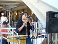 EVENTOSHN CON UN SOLISTA INTERPRETANDO SU MUSICA ANDINA.