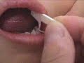 菲菲用牙線 (How to floss teeth for your baby - demo by Fefe-Phoebe)