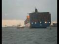 Sturm reißt 300-Meter-Frachter im Hamburger Hafen los