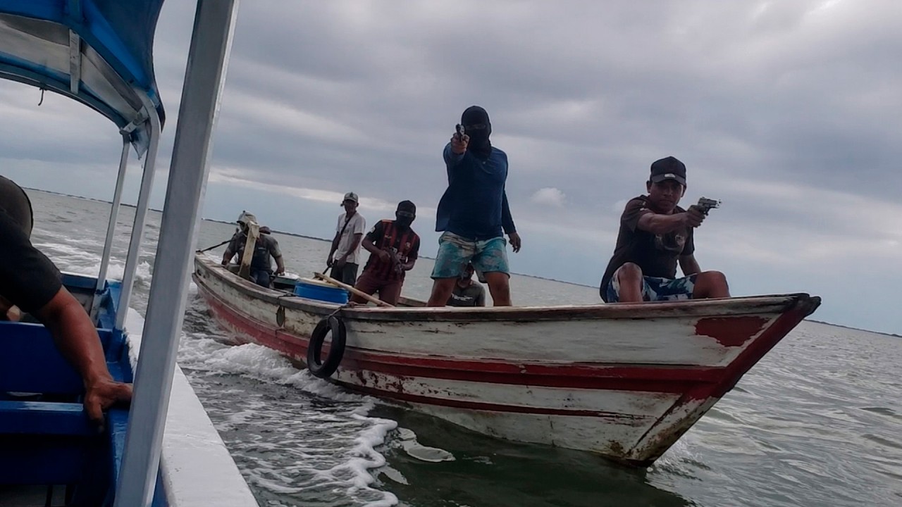 Casal é rendido por piratas e obrigados a pular em rio no Brasil