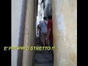 UN PASSAGGIO ANGUSTO UN PASSAGGIO ANGUSTO