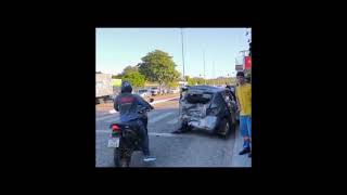 Carreta desgovernada atinge oito veículos no Bairro Rosa Elze, em São Cristóvão