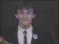Qui a fait le premier vidéoclip québécois ? Dubois ? Séguin ? Corbeau ? Pas du tout. Le comédien (logique non ?) Yves Jacques, alors aussi chanteur dans la comédie musicale Slick and the Outlags. C'est un peu mieux qu'un Scopitone non ?
