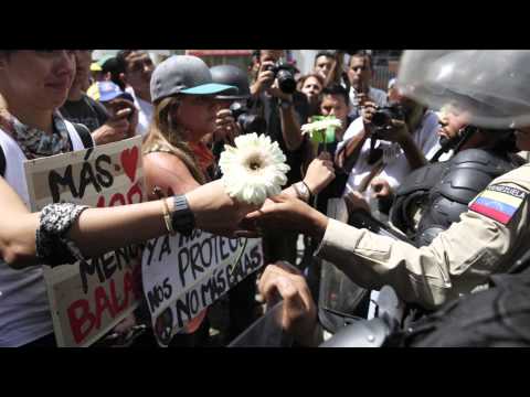 los - Descargar Gratis: http://bit.ly/1inVPWd Descargar Gratis Ringtone: http://bit.ly/1dF9bxF Quizás esta canción no se podrá compartir a través de los medios reg...