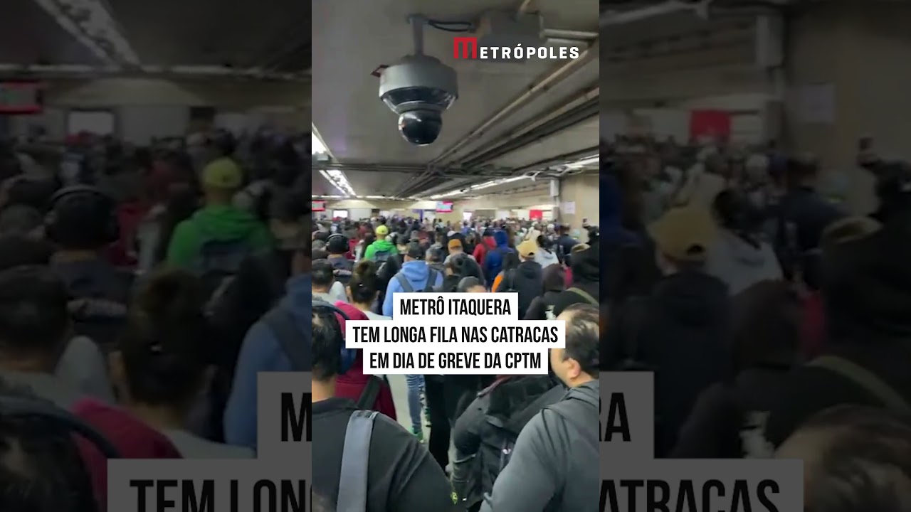 Metrô Itaquera tem longa fila nas catracas em dia de greve da CPTM