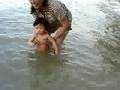 videos de Carmen Plays In the Sea!!(Part 2)