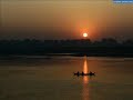 le canon en r� majeur sur une basse obstin�e de johann pachelbel fait partie d'une pi�ce de musique de chambre baroque, �crite aux alentours de 1680 pour trois violons et une basse continue.

?uvre au caract�re solennel et majestueux, � quatre temps lents et imposants (g�n�ralement autour de 60 � la noire), d'une dur�e d'un peu moins de quatre minutes, le canon �tait � l'origine suivi d'une courte gigue � 12/8, rarement jou�e[1].

tr�s populaire, ce morceau a �t� vulgaris� et arrang� pour les instruments les plus divers et dans les styles les plus vari�s, oubliant souvent sa forme de canon et son �criture polyphonique.