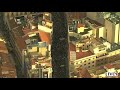 Imágenes tomadas desde un helicóptero de la protesta masiva en la Puerta del Sol durante este 12 de mayor de 2012. Puede ver cómo te lo contamos en directo en EL PAÍS: politica.elpais.com