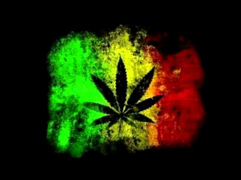 Reggae - Reggae mix ! Smoke marijuana ! 1*Intro Jingle Bobo David 2* Ziggy Recado 3*Cali P 4*Alpha Blondy 5*Junior Kelly 6*Chezideck 7*Zacharri 8*Alborosie Michael Ro...