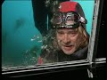 Prime Time Spätausgabe, Interview mit Helge Schneider als Kampfschwimmer vor HeiligendammTeil2:http://www.youtube.com/watch?v=6A4QdA8Y5qMDer G8-Gipfel in Heiligendamm stellte die Sicherheitskräfte vor extreme Herausforderungen. Besondere Gefahren drohten von der Seeseite her. Hans-Erich Bügelsack (Helge Schneider), Kampfschimmer vor Heiligendamm, berichtet aus der Praxis. Er und seine Unterwasser-Kollegen, zusammen acht Leute, empfinden sich auf 'gleicher Augenhöhe' mit den acht Entscheidern, die im Grand-Hotel sitzen und gesichert werden müssen. Kampfschwimmer sind, sagt Hans-Erich Bügelsack, reine Abschrecker. Ein Blick auf die Arbeit der Sicherheitsdienste unter Wasser