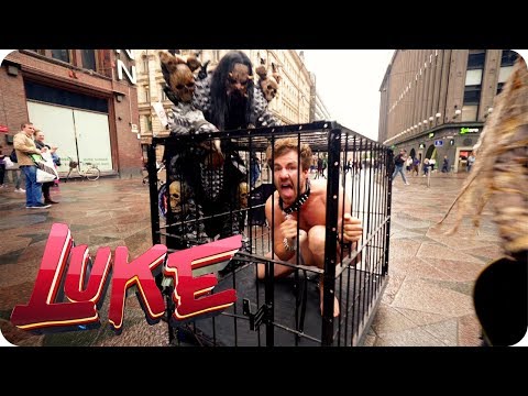Nackt im Käfig! Lordi hält Luke an der kurzen Leine | Big in Finnland