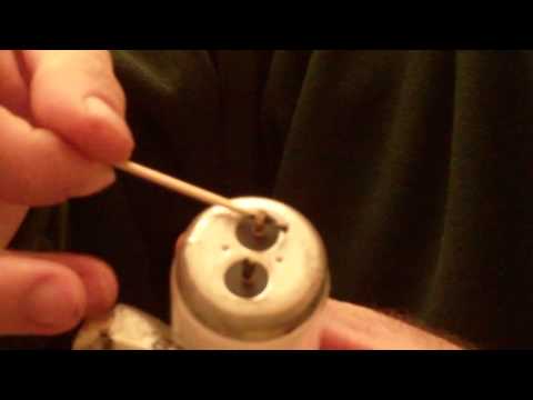 how to remove fluorescent light bulb
