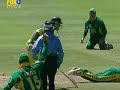 AB DeVilliers runs out Katich