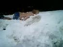 mit boxershorts in den schnee
