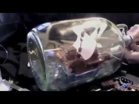 Así se arma un barco de Lego dentro de una botella