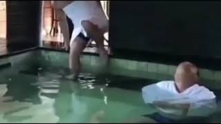 Китаец кончает на прохожих77