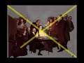 http://www.artehistoria.com/artesp/videos/276.htm

goya conoce hacia el a�o 1783 al infante don luis, hermano menor del rey carlos iii. en el verano del a�o siguiente, el pintor se traslada a arenas de san pedro, donde pintar� este soberbio retrato familiar. 
en el centro de la composici�n se encuentra do�a mar�a teresa de vallabriga, esposa del infante, siendo peinada por su peluquero de confianza. a su derecha, se sit�a don luis, de perfil, ensimismado con las cartas que se depositan sobre la mesa, iluminada con una vela. tras �l y tambi�n de perfil encontramos a su hijo, don luis mar�a de borb�n y vallabriga, m�s tarde cardenal y arzobispo de toledo. a su lado la peque�a mar�a teresa de borb�n y vallabriga, por la que goya sent�a especial predilecci�n. esta ni�a se casar�a m�s adelante con godoy y fue retratada por el pintor en un soberbio lienzo cuando estaba embarazada. 
en la zona izquierda de la composici�n, y en primer plano, se ubica el pintor, de espaldas y ante un gran lienzo. junto a goya, se hallan dos damas de la peque�a corte de los infantes, portando en sus manos una bandeja y un joyero. 
en la zona de la derecha de la escena vemos un grupo de hombres, amigos y miembros de la corte de don luis, acompa�ados de una ama de cr�a que sujeta a una ni�a en sus brazos. 
la composici�n se organiza a trav�s de dos diagonales que se cruzan en el centro, lugar ocupado por do�a mar�a teresa, indicando de esta manera el importante papel de la dama en el entorno familiar y social del infante. 
goya ha individualizado perfectamente cada uno de los personajes, creando un magn�fico ambiente a trav�s de la luz, ambiente distendido como deb�an ser las veladas de don luis. las calidades de telas y adornos han sido representadas de manera exquisita, abri�ndose el maestro la puerta como retratista de corte.
