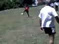 El Beto Alonso jugando al f�tbol