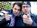 are og odin - paperboys cover
barcelona
individ rap

*tekst*

� du veit ke s� rart for tia. enkli skulle � l�vd for l�ng l�ng sia. da ingen brukt pc og ingen kj�rte bil, for � kom te butikken m�tte en g� fleir mil. det var bare veia med ei fil og ingen som helst va i tvil om at gud i himmeln eksistert no for tia e det lett � bli deprimert. og reservert. n�r man tenker p� alt som blir deponert og gamlehj�m og plassa og det e kj�rlighet det e rasjonert og du blir mobba hvis du er blitt pansjonert. hvis du er boende blir du stasjonert. men til byen er du feilparkert. som en kn�l og dust, som en d�r full av rust. � kjenne det blir vanskli � pust, altfor mang tror dem er beir enn ainner. � vil h�ng opp et kjempestort banner. med bokstava som sei at vi skal bry oss om kvart ainner. svart og kvit, gul og rau. hund og katt. ku og sau.


*refreng*

-ja,ja. 
-� vil sei d�.
-ka vil du si?
-haleihei. kossen st�r det te med d� i dag?
-j�vla bra ei gang te.
-� vil sei d�.
-ka vil du si? 
-haleihei. vi e all sammen individa i lag.

ja. og s� kjem vi te det ainner verset. vi rope ut mot dem som hersje. med sm� og store dem ikke like, i alle bya s� finns det slike.som kl�r s� kult med sko fra nike, men her finn du gutan som ikke vike. ja gj�rr av plass for n' odin og n' are. gj�rr av plass for alt det rare. 
bare slapp av det e ingen fare. for �klingan g�r snart i si eiga snare. te slutt e det vi som e god som vinn. til slutt s� m� d�m som e ond forsvinn. 

*refreng*


-� vil sei d�.
-ka vil du si?
-haleihei. kossen st�r det te med d� i dag?
-takk bare bra.
-� vil sei d�.
-ka vil du si? 
-haleihei. (morning) vi e all sammen individa i lag.
y'all y'all y'all

-� vil sei d�.
-ka vil du si?
-haleihei.(haleihei, haleihei, haleihei) kossen st�r det te med d� i dag?
-ja det e bra
-� vil sei d�.
-ka vil du si? 
-haleihei. (haleihalei) vi e all sammen individa i lag

(prating)
-� vil sei d�.
-ka vil du si?
-haleihei.(mornings)kossen st�r det te med d� i dag?
-ja usedvanlig bra
-� vil sei d�.(halei) 
-haleihei. (morning) vi e all sammen individa i lag