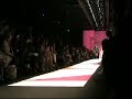 Borat si intrufola alla sfilata di Agatha Ruiz de la Prada