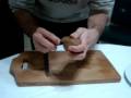 @retinart @thebandfrom @natasha I think I'll try using this method to peel a kiwi. It looks so easy! http://bit.ly/34W18H