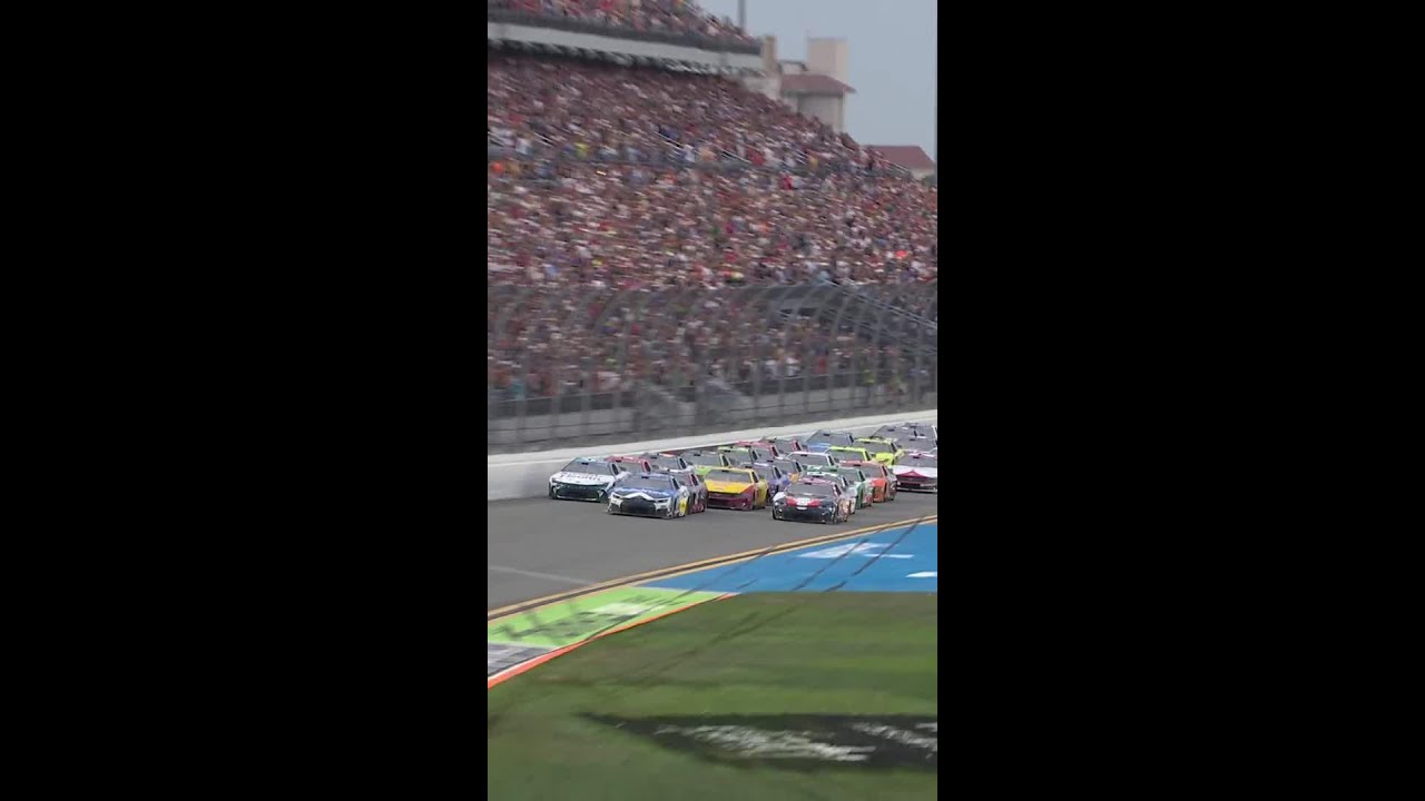 UNREAL Daytona 500 finish 🤯