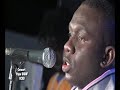 pape diouf en live show � l' universit� cheikh anta diop de dakar.