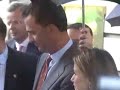 Letizia y Felipe firmando autografos en Berlin