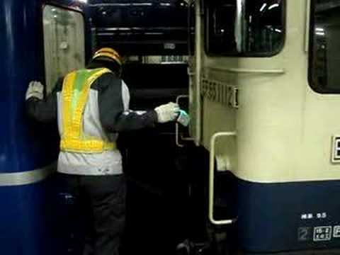 2007.10.18 東京駅　寝台急行銀河　機関車連結