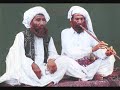 Mureed Buladi sings about the pain the land of Sevi, Balochistan feels for the by gone era of the Rind Balochs and the rule of Mir Chakar Rind. Sevi is the balochi name for the city of Sibi in Balochistan. Probably one of the most moving song about the by gone era of those chivalrous baloch times.
