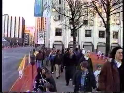 The Pope Smokes Dope - World Wide Magazine coverage of Pope John Paul II in St. Louis, 1999